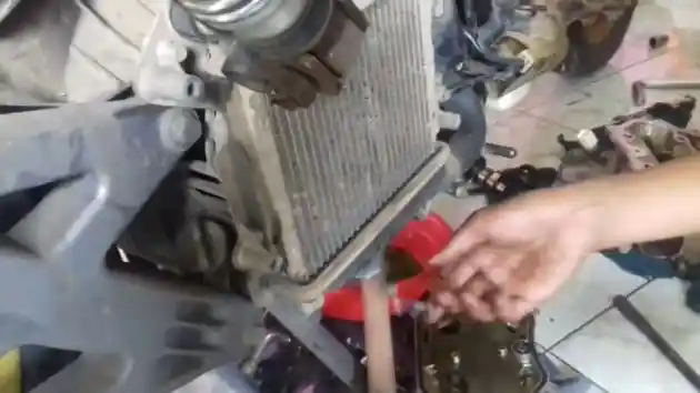 Penyebab Mesin Motor Dengan Pendingin Radiator Alami Overheat