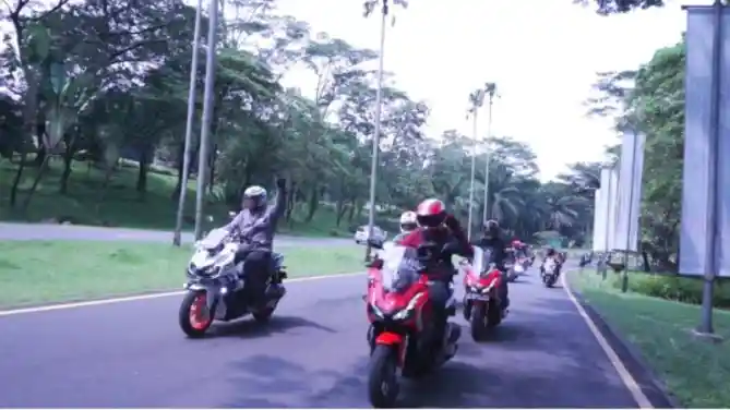 touring Honda ADV