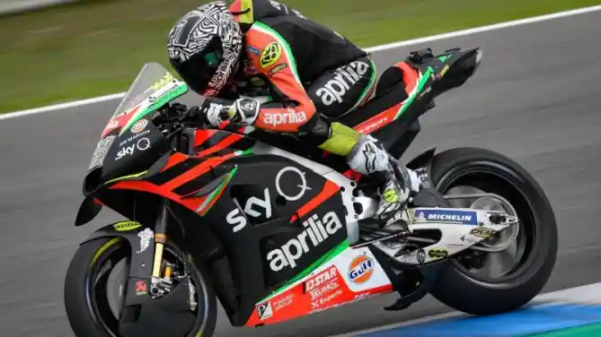 Aleix Espargaro dan Andrea Ianone Aprilia Racing Team Gresini