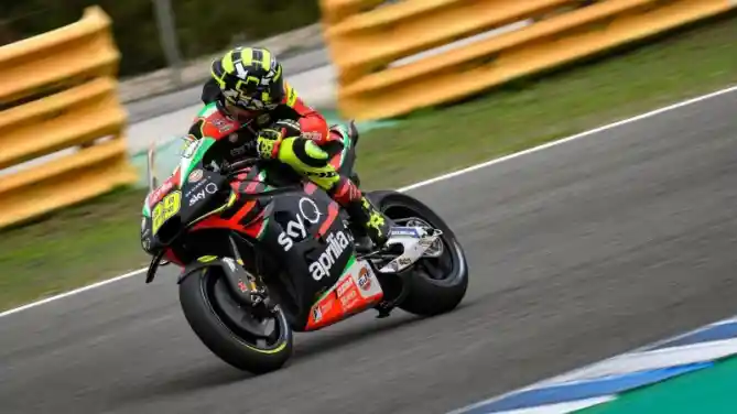 Aleix Espargaro dan Andrea Ianone Aprilia Racing Team Gresini