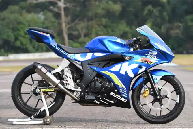 Suzuki GSX-R150 Balap