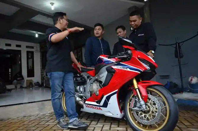 Pemilik pertama CBR1000