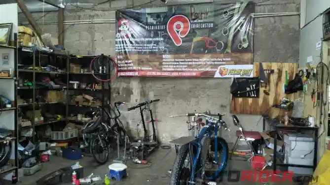 Bengkel modifikasi dan konversi motor listrik, PetrikBike