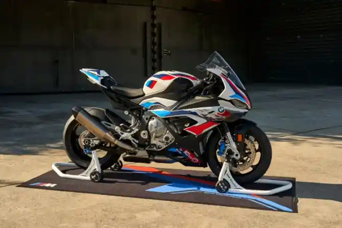 BMW M 1000 RR