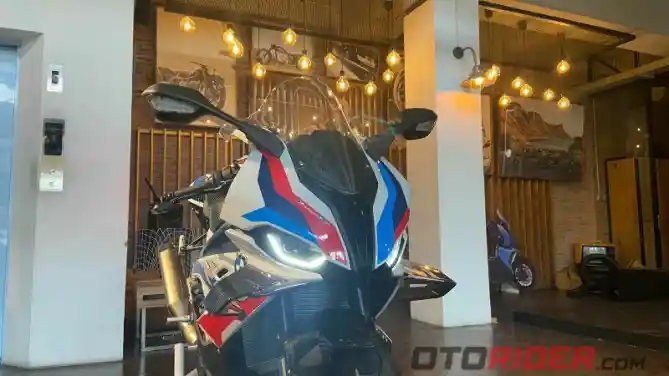 BMW M1000RR