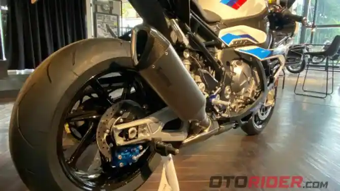 BMW M1000RR