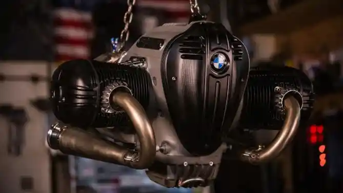 BMW R 18 'Dragster' Karya Roland Sands Design