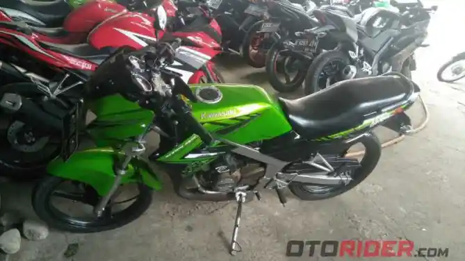 Bursa Motor Bekas/ Kawasaki Ninja R