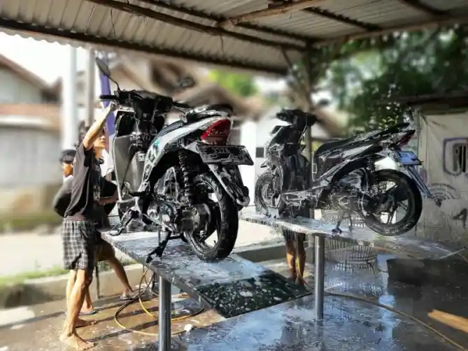 Cara Merawat Motor Matic Saat Musim Hujan