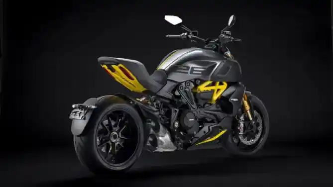 Ducati Diavel 1260 S 2022 edisi 'Black and Steel'