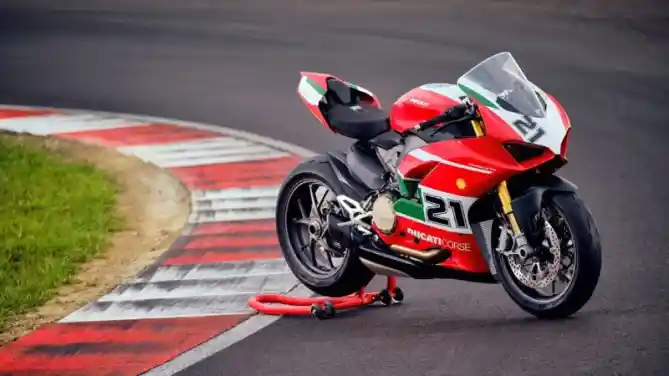 Ducati Panigale V2 Bayliss 1st Championship 20th Anniversary