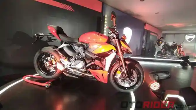 Ducati Streetfighter V2