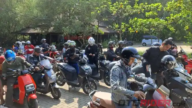 EIGER ajak Komunitas Motor Riding Sambil Menanam Pohon