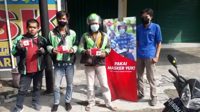 Federal Oil Bagi-Bagi Masker