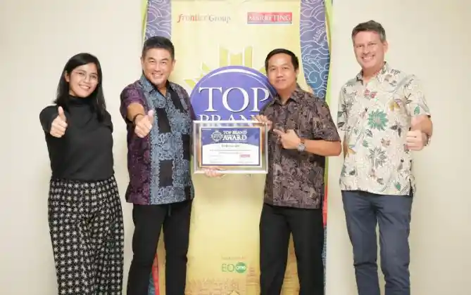 Federal Oil Raih Penghargaan Top Brand Award