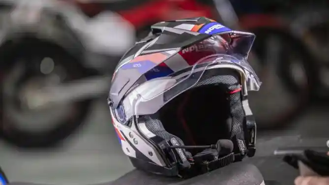 Foto helm Nolan N702 X dan Gt