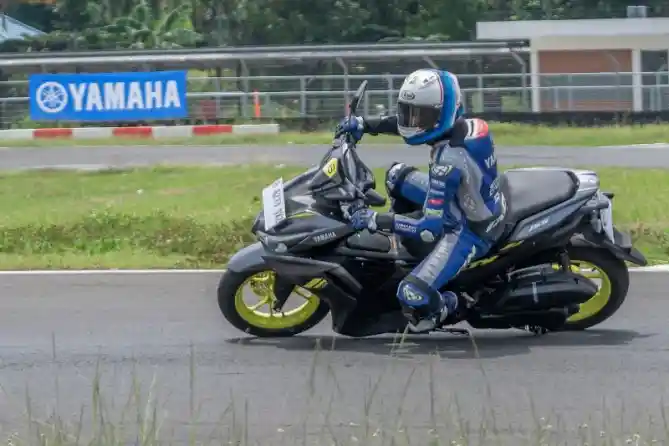 Galang Hendra Jajal Yamaha All New Aerox Connected