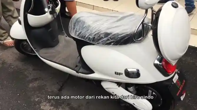 Hadiah motor listrik Rizal penjual jalangkote