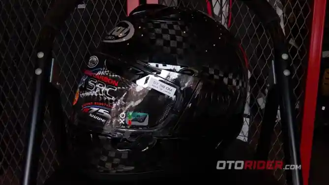 Helm Arai Carbon