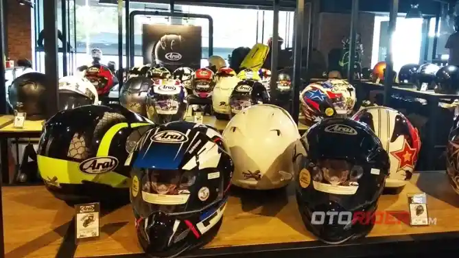 Helm Arai