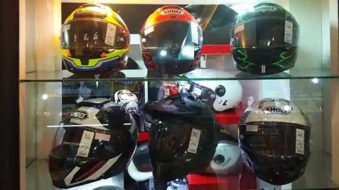 Helm Shoei