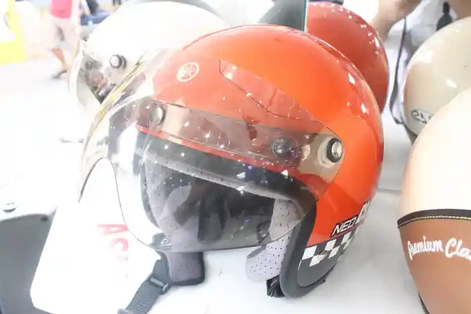 Helm Yamaha