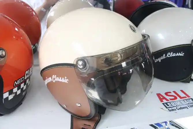 Helm Yamaha