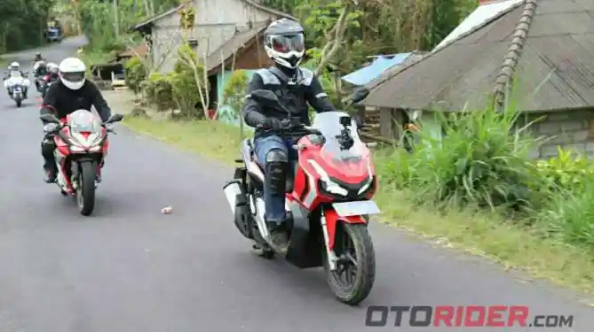 Honda ADV150 touring Bali