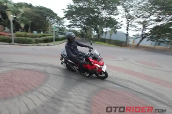 Honda ADV150 Panning