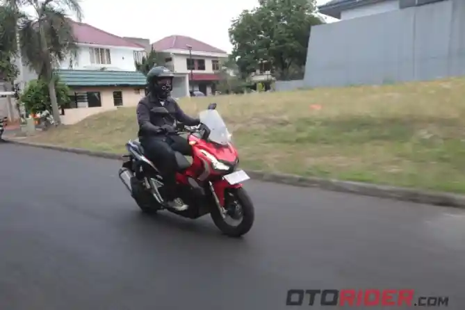 Honda ADV150 Panning