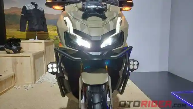 Honda ADV160 Modifikasi Katros Garage