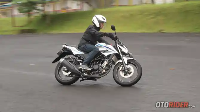 HONDA CB 150 R Panning 1