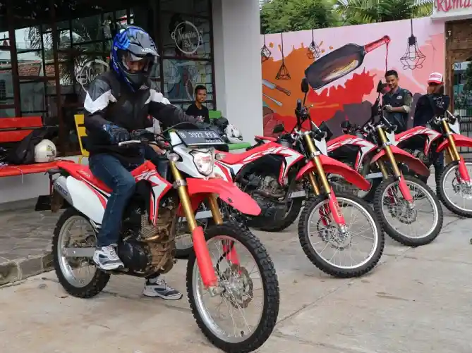 Honda CRF150L Nampang di Komunitas