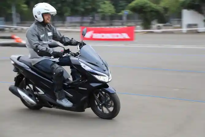 Honda PCX Hybrid