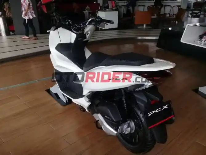 Honda PCX Putih