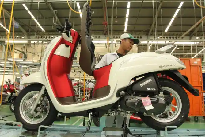 Honda Scoopy Stylish White Red