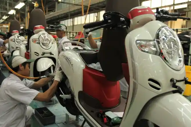 Honda Scoopy Stylish White Red