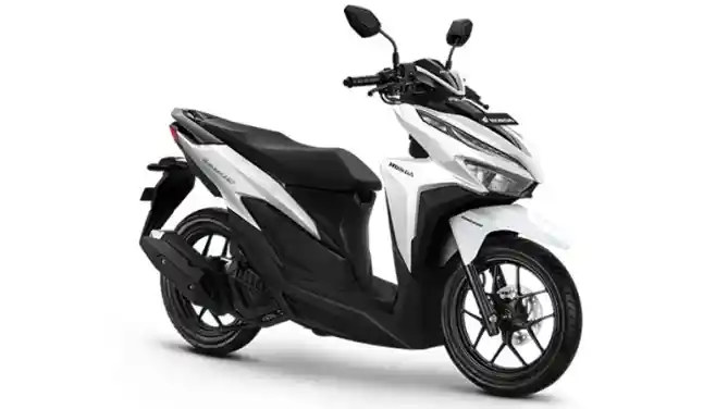 Honda Vario 125 dan Yamaha Gear 125