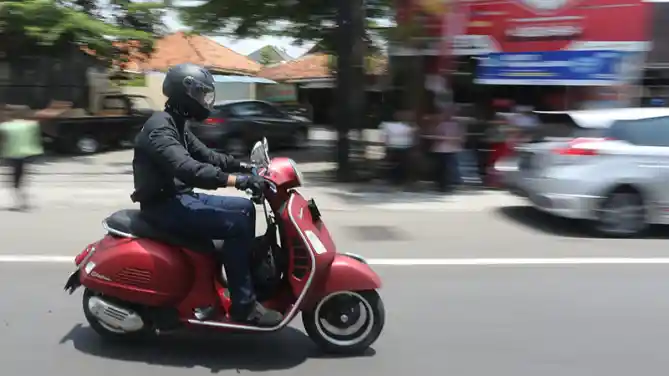 Vespa GTS 150 i-get Italian Pride Touring