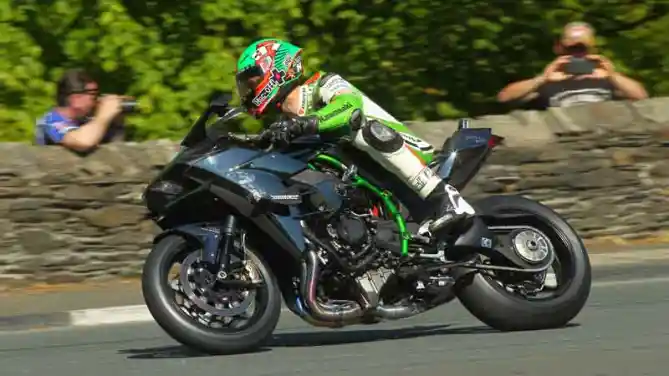 Kawasaki H2R Pecahkan Rekor di Isle Of Man TT