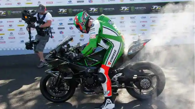 Kawasaki H2R Pecahkan Rekor di Isle Of Man TT