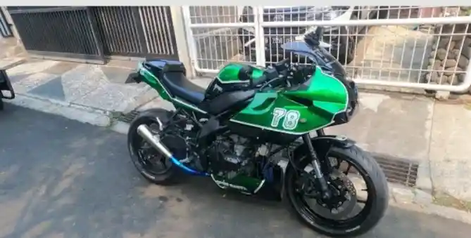 Kawasaki Ninja ZX-25R Cafe Racer