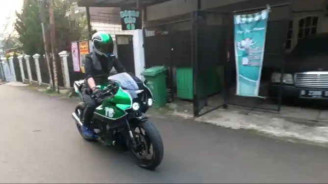 Kawasaki Ninja ZX-25R Cafe Racer