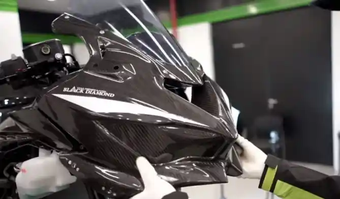 Kawasaki Ninja ZX-25R Karbon A-Tech Japan