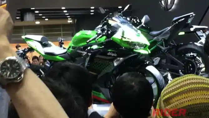 Kawasaki Ninja ZX-25R Tokyo Motor Show