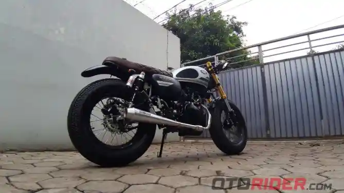 Kawasaki W175 Cafe Racer Katros Garage