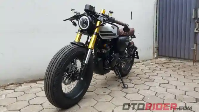 Kawasaki W175 Cafe Racer Katros Garage