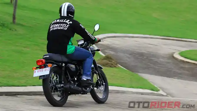 Kawasaki W175 First Ride Indonesia