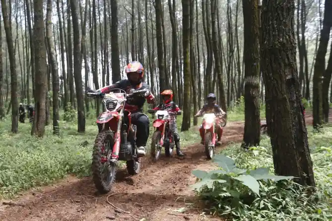 Komunitas CRF150L Petualangan di Ciwidey off-road