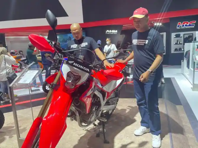 Komunitas Honda Kunjungi Booth AHM Di IIMS 2023